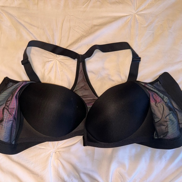 Victoria’s Secret Sports Bra 36C - Picture 2 of 4